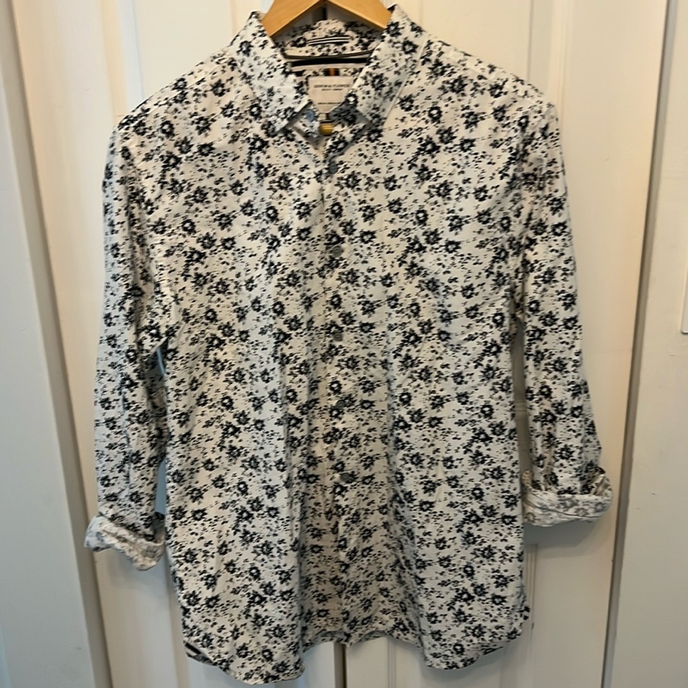 Denim & Flower size medium men’s shirt